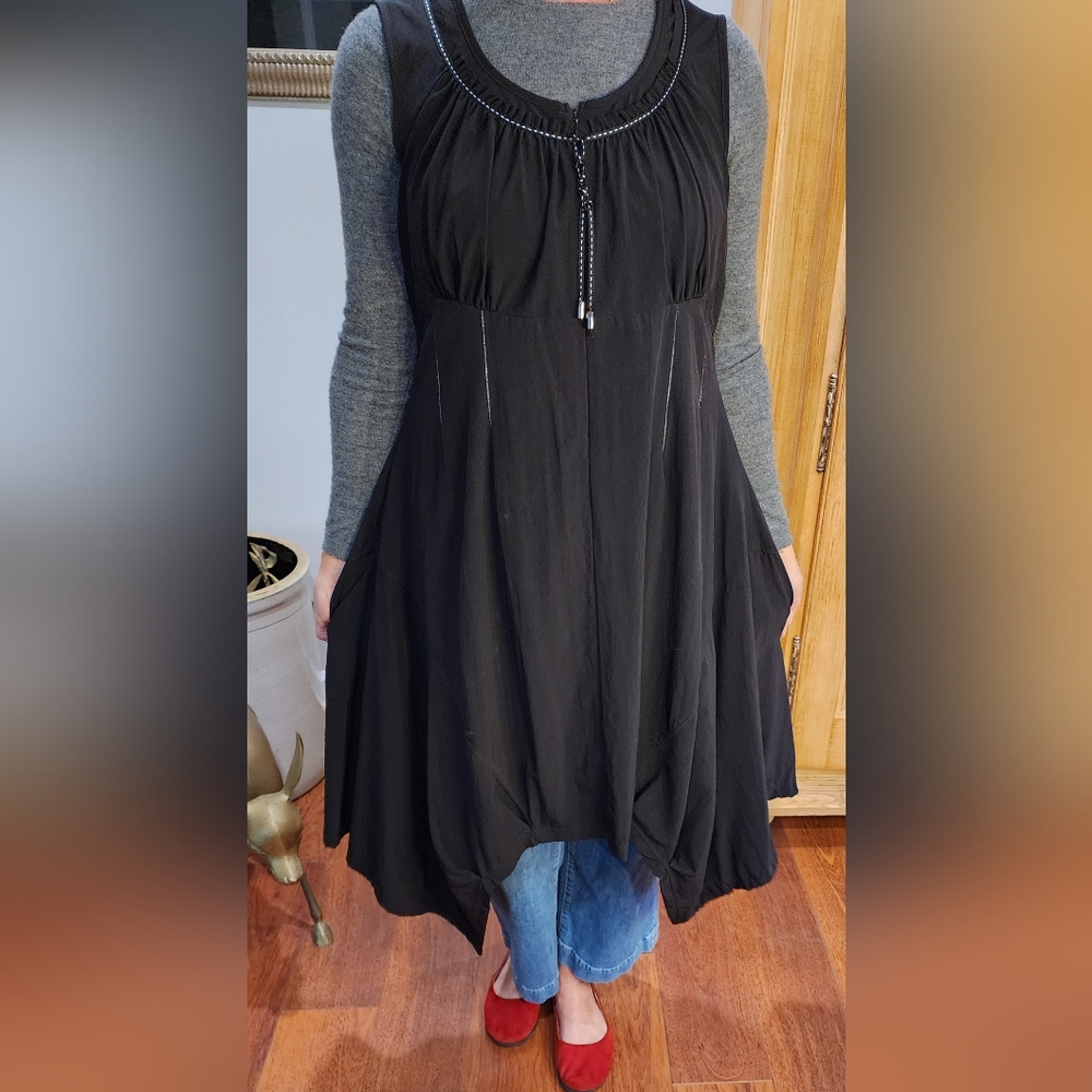 LANVIE cinched bottom black dress sz Medium